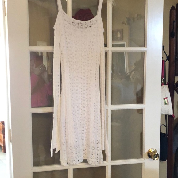 VENUS Dresses & Skirts - White lace cold shoulder dress.